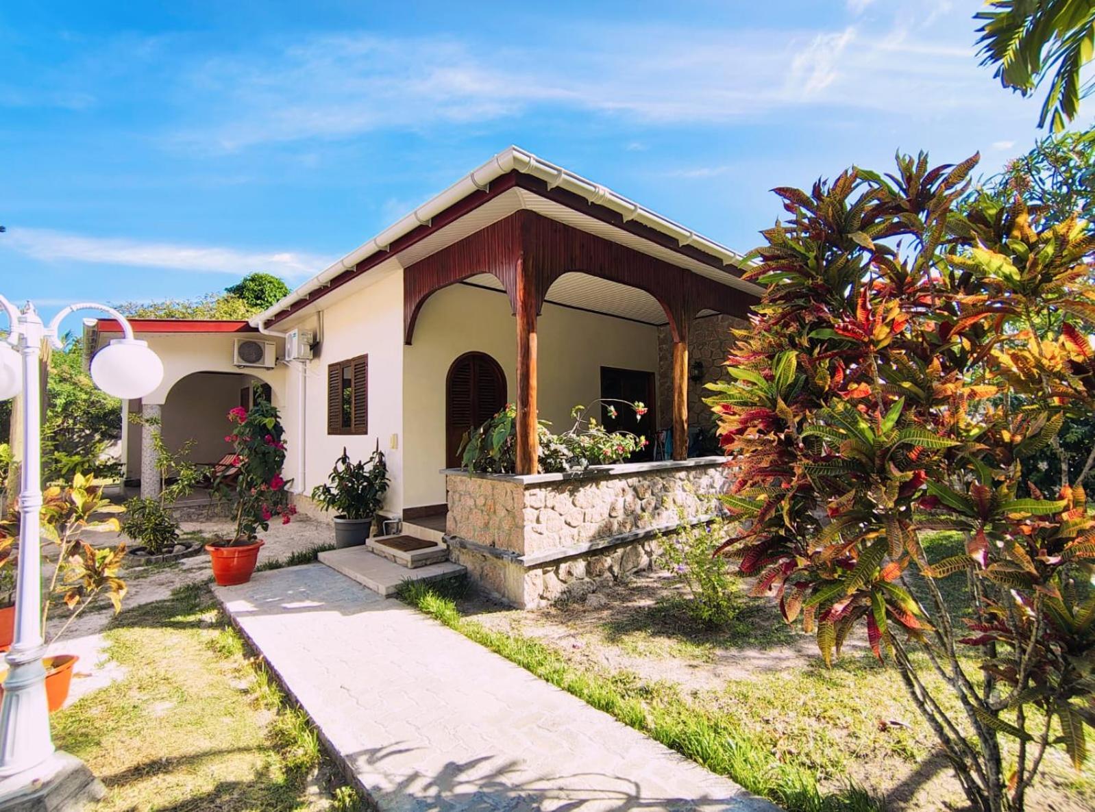 The Islander Hotel Grand Anse  Εξωτερικό φωτογραφία